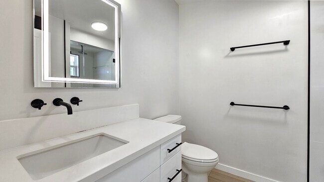 Building Photo - Waialae Nui Ridge - Renovated 4 bedroom, 3...