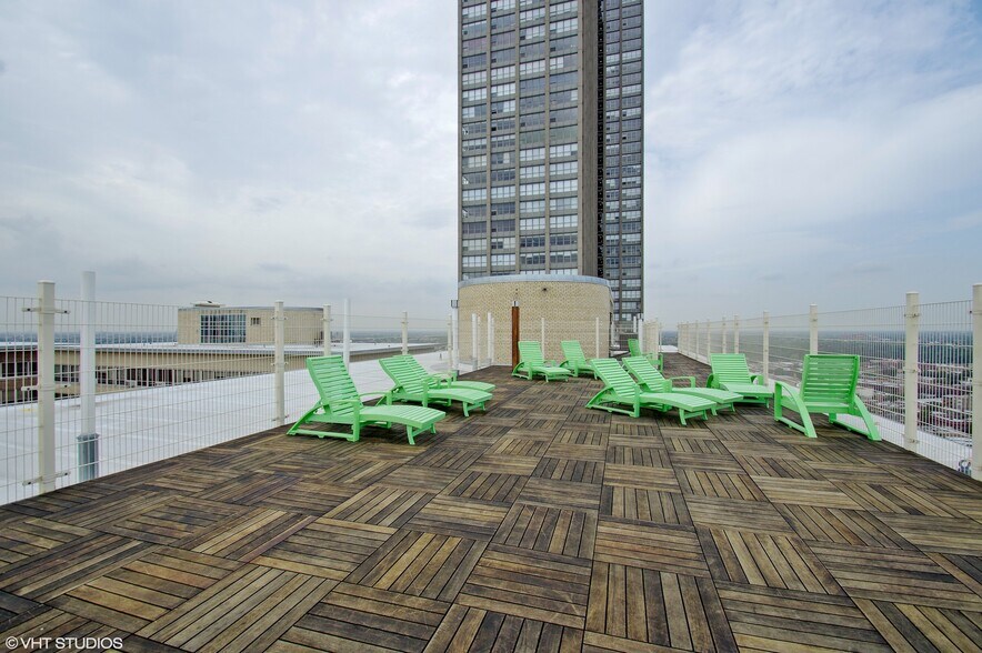 Building Photo - 3950 N Lake Shore Dr