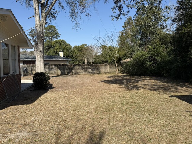 Building Photo - 61 Loganberry Cir