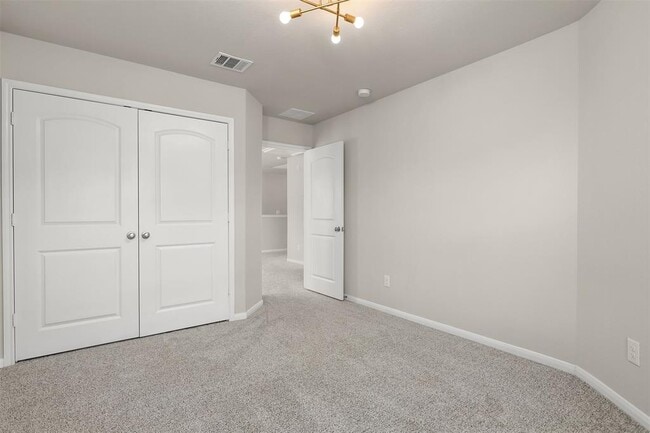 Building Photo - 7325 Hinsdale Dr