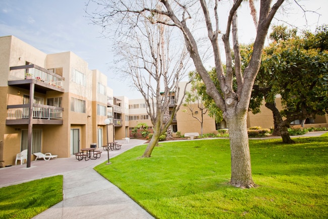 Building Photo - Oak Park (South Bldg)