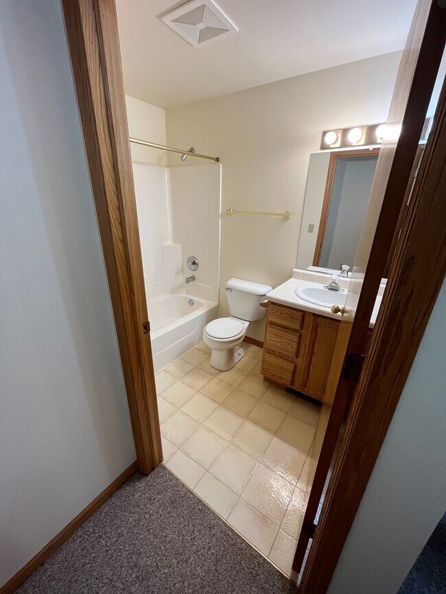 Building Photo - 629 29th Ave NE