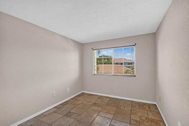 Building Photo - 160 Yacht Club Way