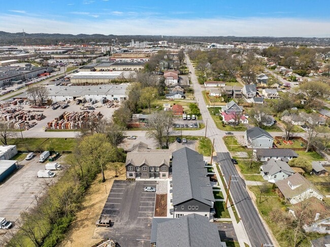 Building Photo - 425 Veritas St