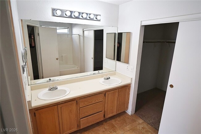 Building Photo - 425 Don Fernando Circle