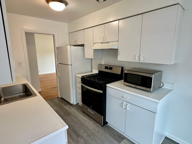 Building Photo - 5452 Brummel St