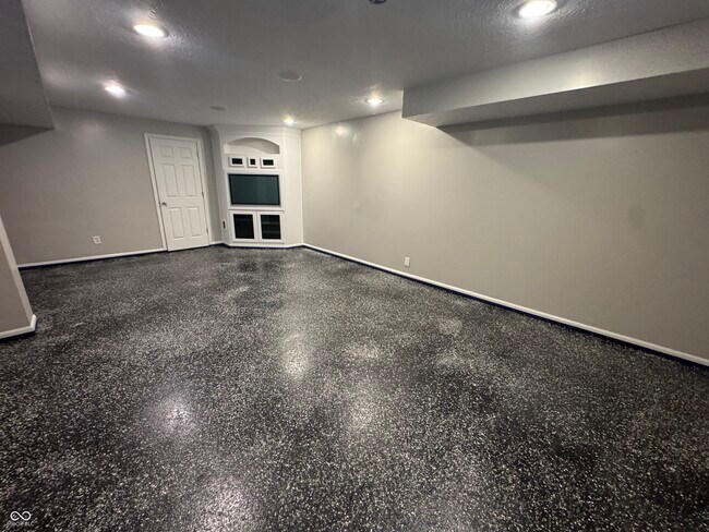 Building Photo - 7435 Sycamore Run Dr