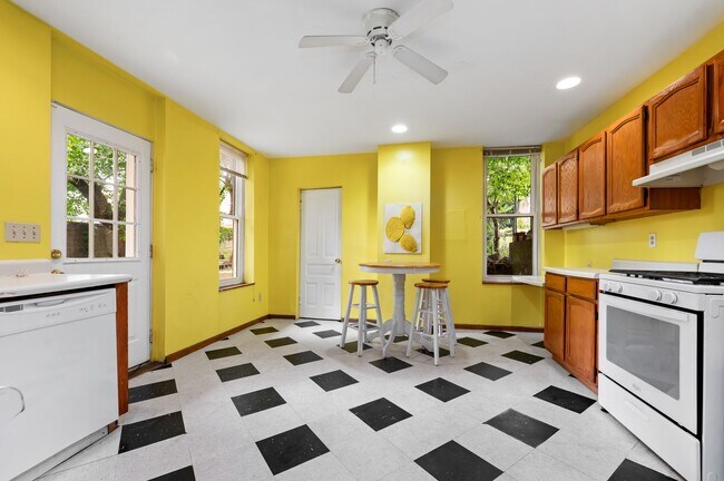 Eat in Kitchen - 3336 Ward St