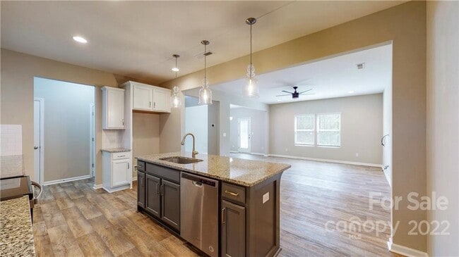 Building Photo - 8550 River Ridge Dr