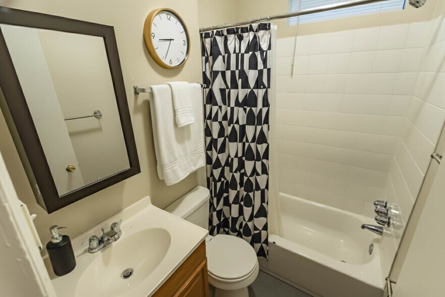 Building Photo - 4014 Spruce St