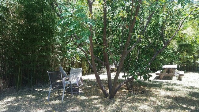 Building Photo - 902 1/2   E 43rd