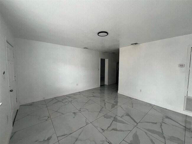 Building Photo - 1601 Crooms Ave