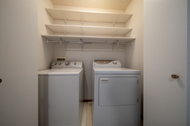 Building Photo - 2246 Flamingo Dr