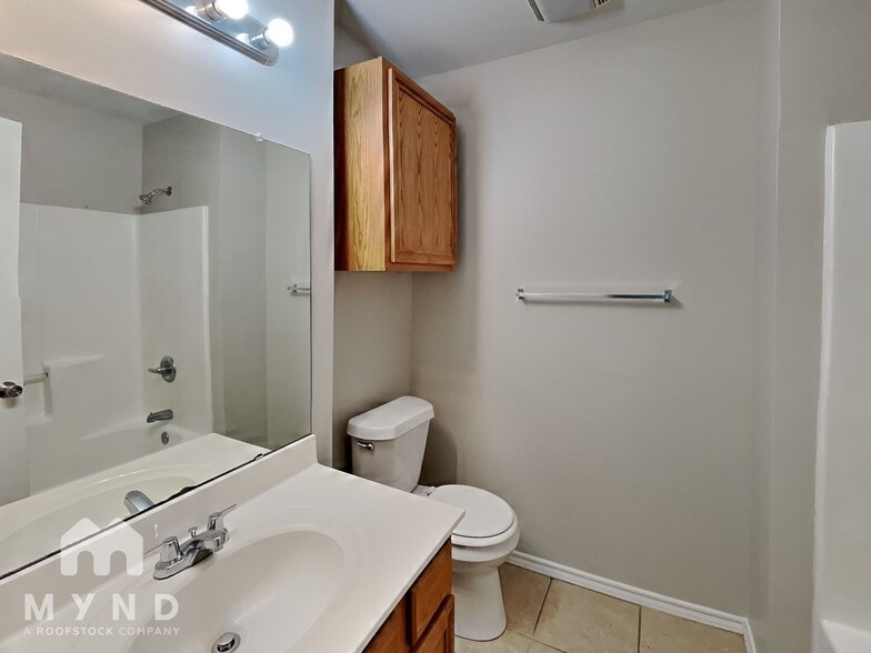 Building Photo - 526 N Brentwood Ave