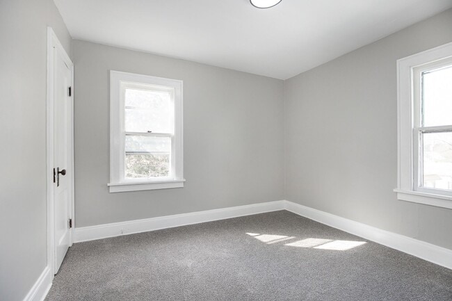 Building Photo - 4 BED, 1 BATH BEAUTIFUL SINGLE-FAMILY HOME IN CLEVELAND!