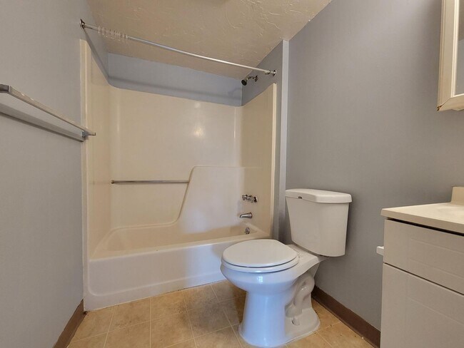 Building Photo - 185 Loudon Rd