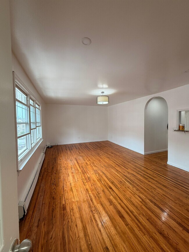 Building Photo - 5215 Meadowview Ave