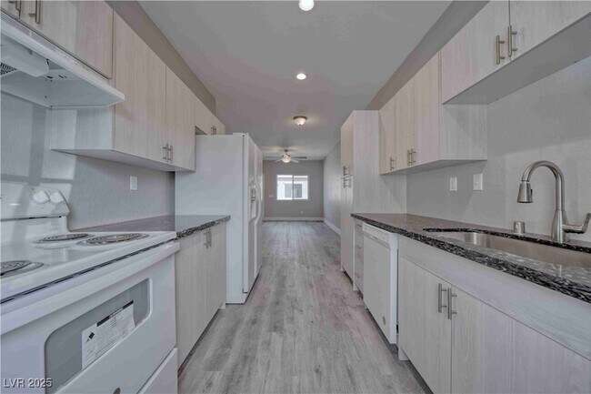 Building Photo - 610 San Lorenzo St