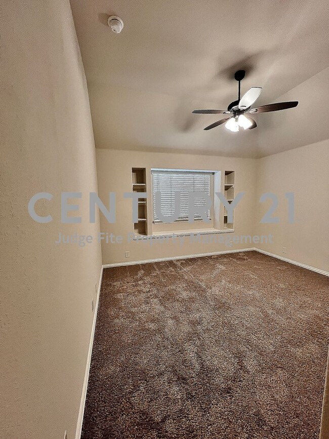 Building Photo - Executive 2-Story 5/4/2 with Sparkling In-Ground Pool in Mansfield!