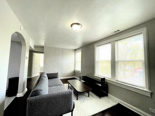 Building Photo - 125 W Bodley Ave