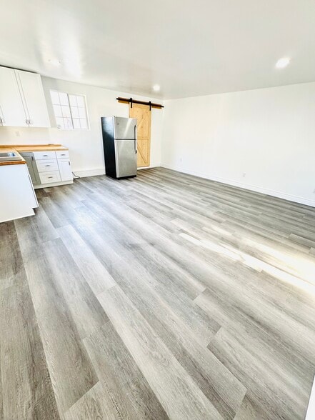 Building Photo - 525 Sycamore Pl