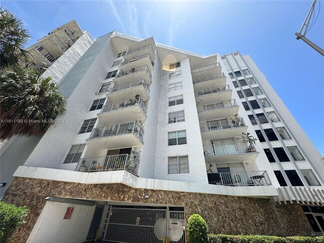 Building Photo - 6801 Indian Creek Dr