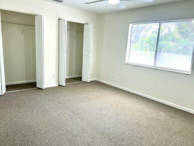 Building Photo - 102 Shoreview Dr