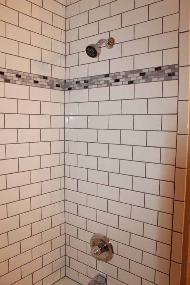 Building Photo - Better Than New! W/appliances!