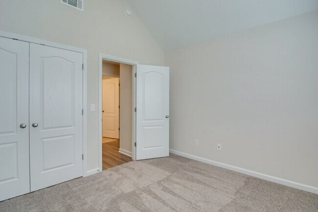 Building Photo - 411 Amesbury Dr
