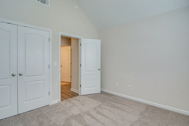Building Photo - 457 Amesbury Dr