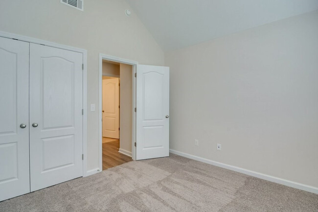Building Photo - 491 Amesbury Dr