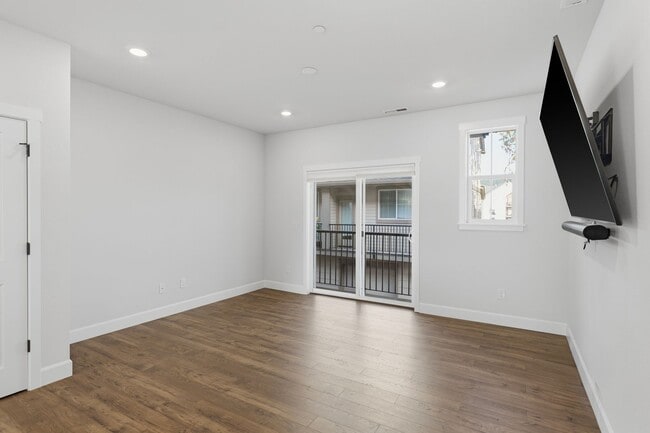 Building Photo - 3 Bedroom, 3.5 Bathroom Cooper Mountain Townhouse