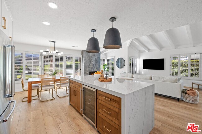 Building Photo - 72417 Rolling Knoll Dr