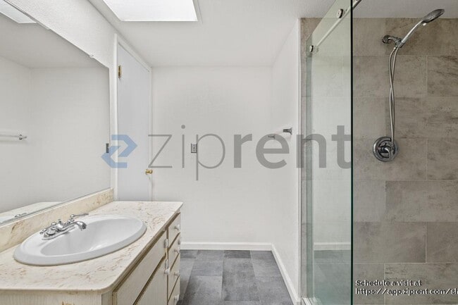 Building Photo - 60 Deerhaven Pl