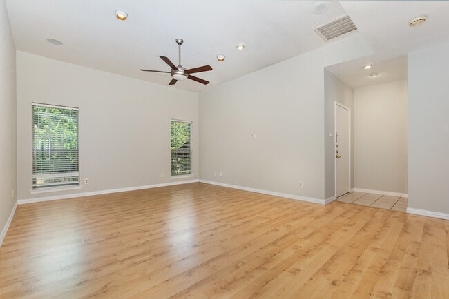 Building Photo - 10438 High Hollows Dr