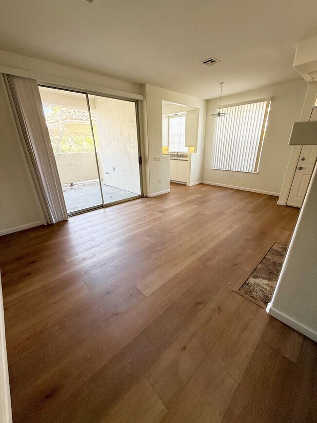 Building Photo - 2 Bed/2 Bath Condo in Martinique Complex -...