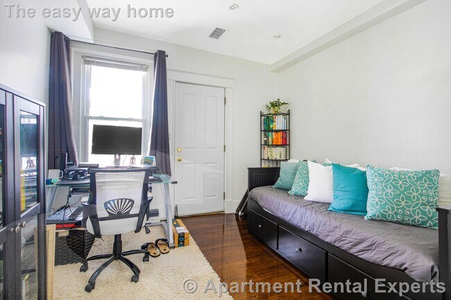 Building Photo - 40 Cameron St