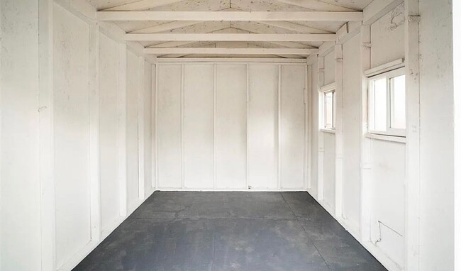 Building Photo - Beautifully Remodeled 2 Bed 1 Bathroom Home!