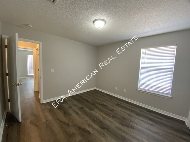 Building Photo - 2110 Bahama Dr