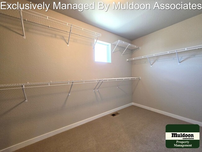 Building Photo - Beautiful 3 bed, 3 bath home in the desirable Pathways community!