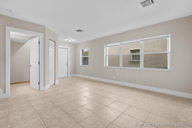 Building Photo - 4250 NW 1st Pl