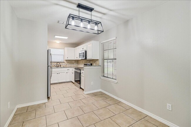 Building Photo - 10833 Grand Teton Dr