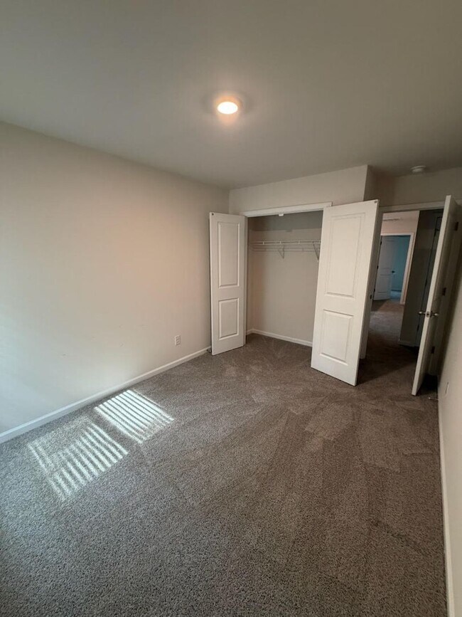 Building Photo - Brand new 3 bedroom townhome available for immediate move in!