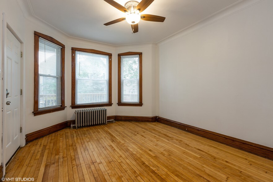Primary Photo - 3051 N Leavitt St