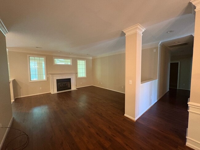 Building Photo - 3BR/2BA Condo with Sunroom & 2-Car Garage