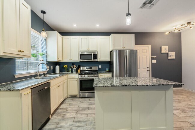 Building Photo - 200 Wallen St