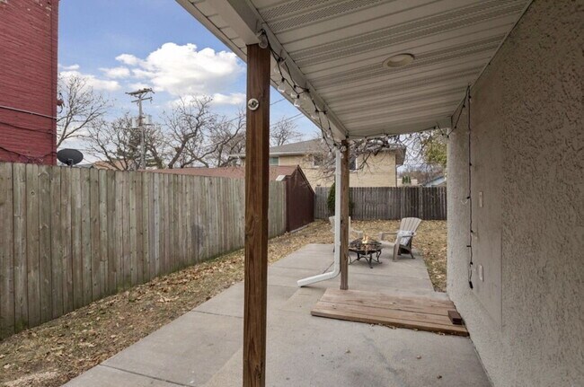 Building Photo - 1504 4th St NE