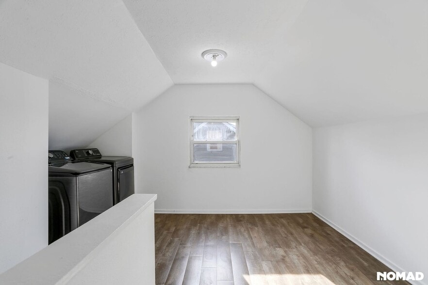 Building Photo - 878 Antwerp Rd