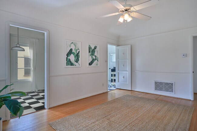 Building Photo - 1237 Hi Point St