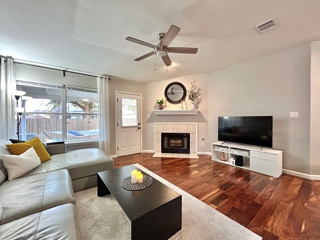 Building Photo - 14511 Cottingham Dr